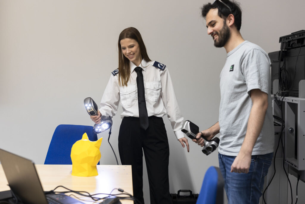Studenti di progettazione navale a lezione