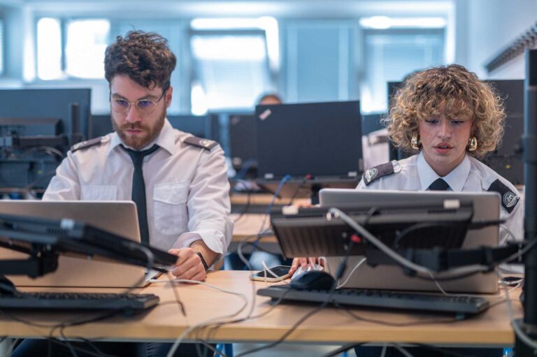 Allievi dell'Accademia Nautica dell'Adriatico mentre svolgono lezione in sede