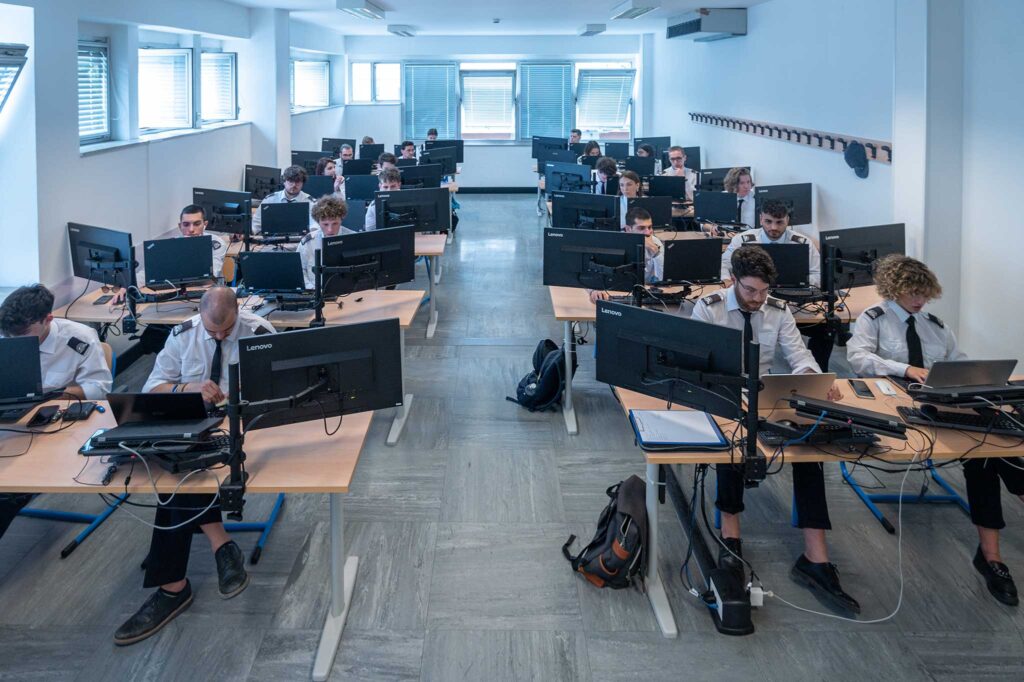Allievi dell'Accademia Nautica dell'Adriatico mentre svolgono lezione in sede