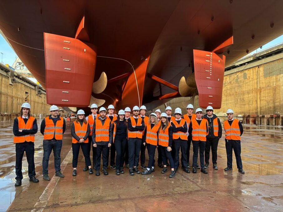 La seconda classe dell’Indirizzo di Progettazione navale all’Arsenale ...